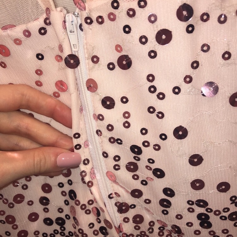 Delia’s sequins dress - Picture 3 of 4